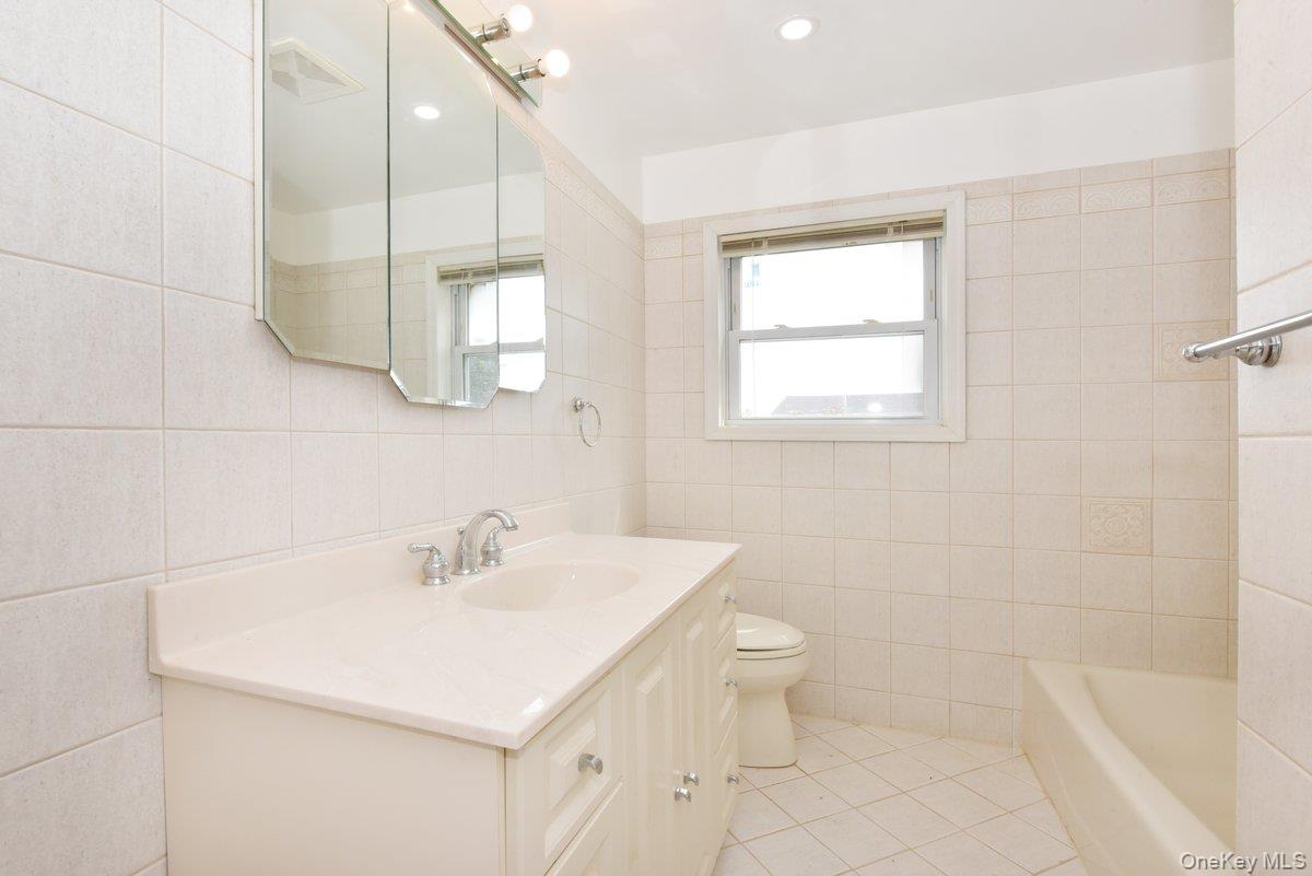 #15 photo, 3287 Milburn Avenue, 長島 Baldwin , NY 11510