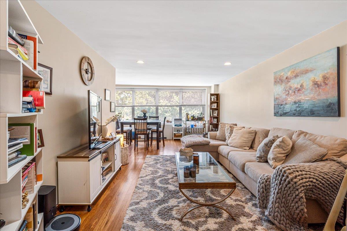 #13 photo, 211-10 18th Avenue, クイーンズ区 Bayside , NY 11360