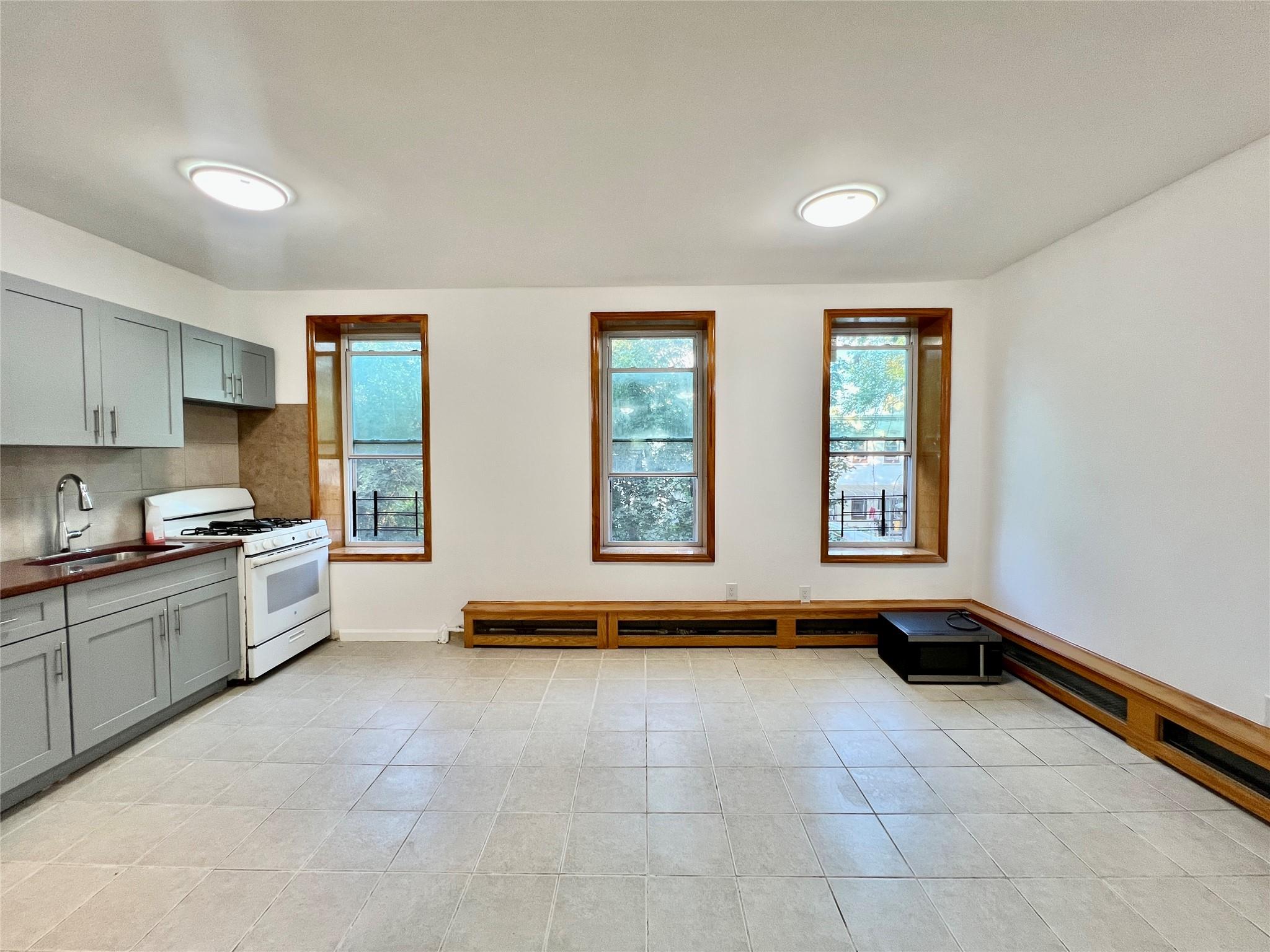 #4 photo, 10615 Guy R Brewer Boulevard, クイーンズ区 Jamaica , NY 11433