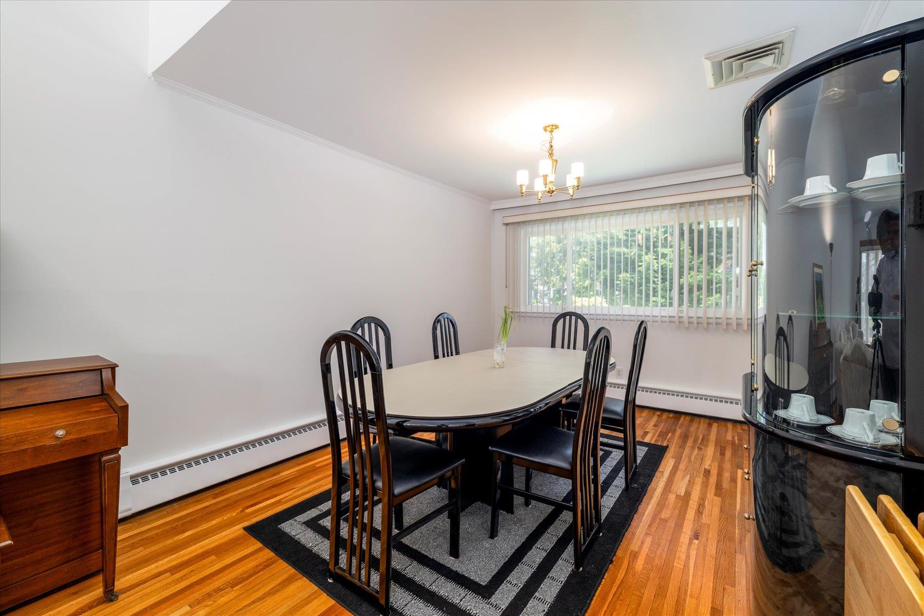 #10 photo, 689 Allwyn Street, Baldwin , NY 11510