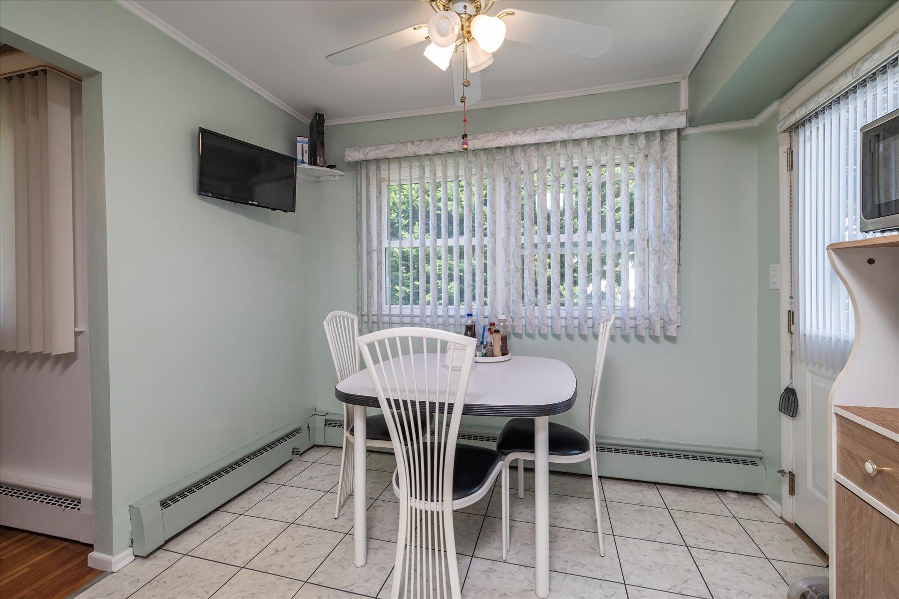 #15 photo, 689 Allwyn Street, Baldwin , NY 11510