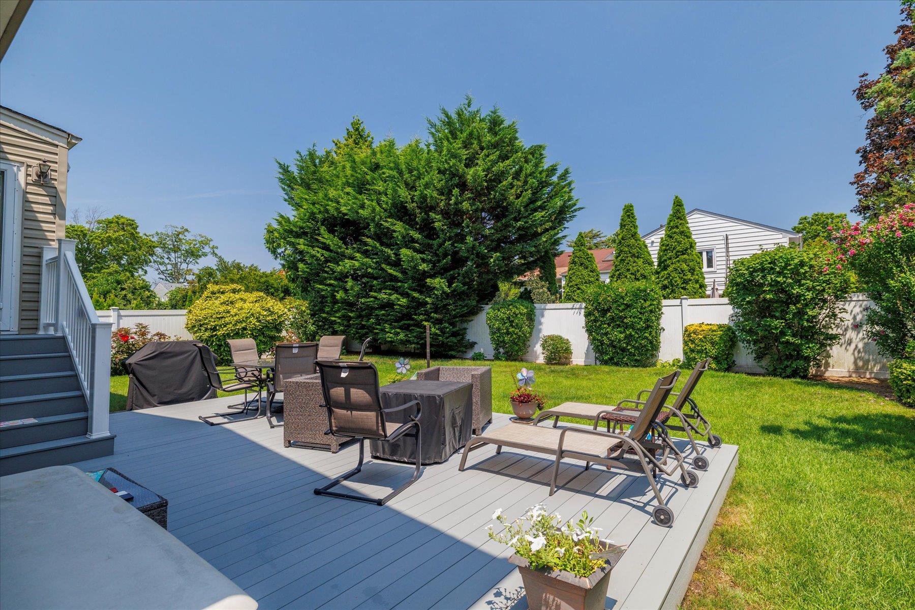 #4 photo, 689 Allwyn Street, Baldwin , NY 11510