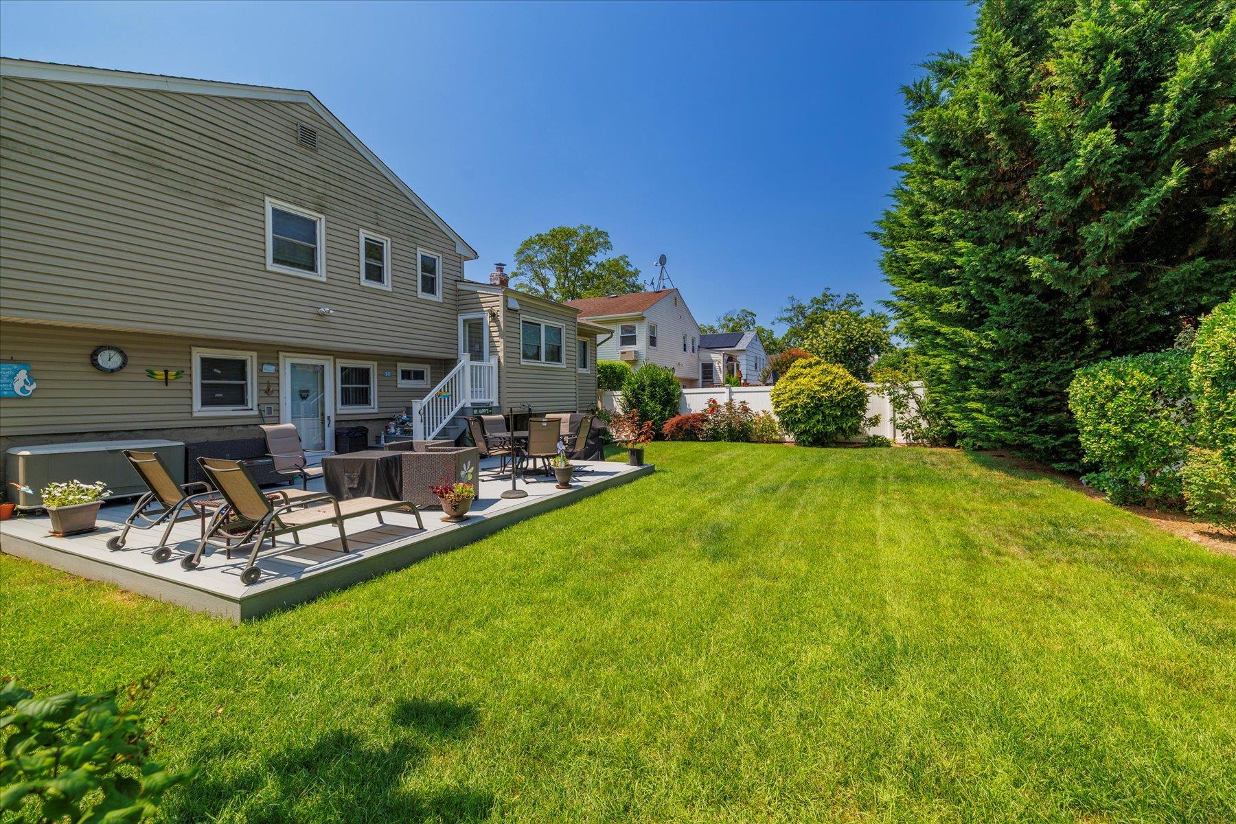 #5 photo, 689 Allwyn Street, Baldwin , NY 11510