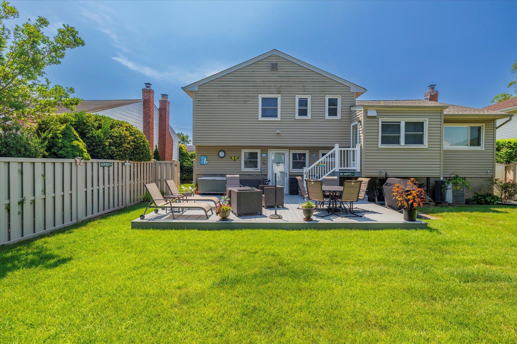 #6 photo, 689 Allwyn Street, Baldwin , NY 11510