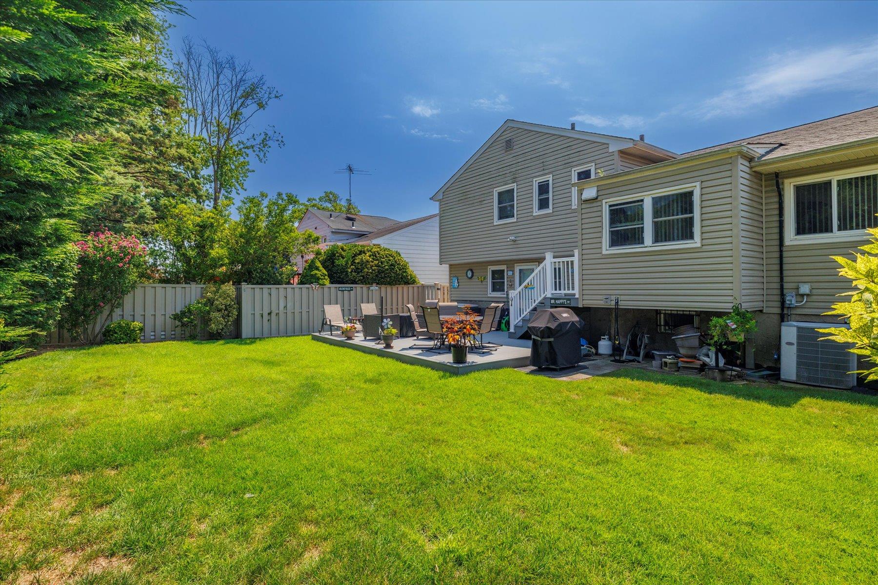 #7 photo, 689 Allwyn Street, Baldwin , NY 11510