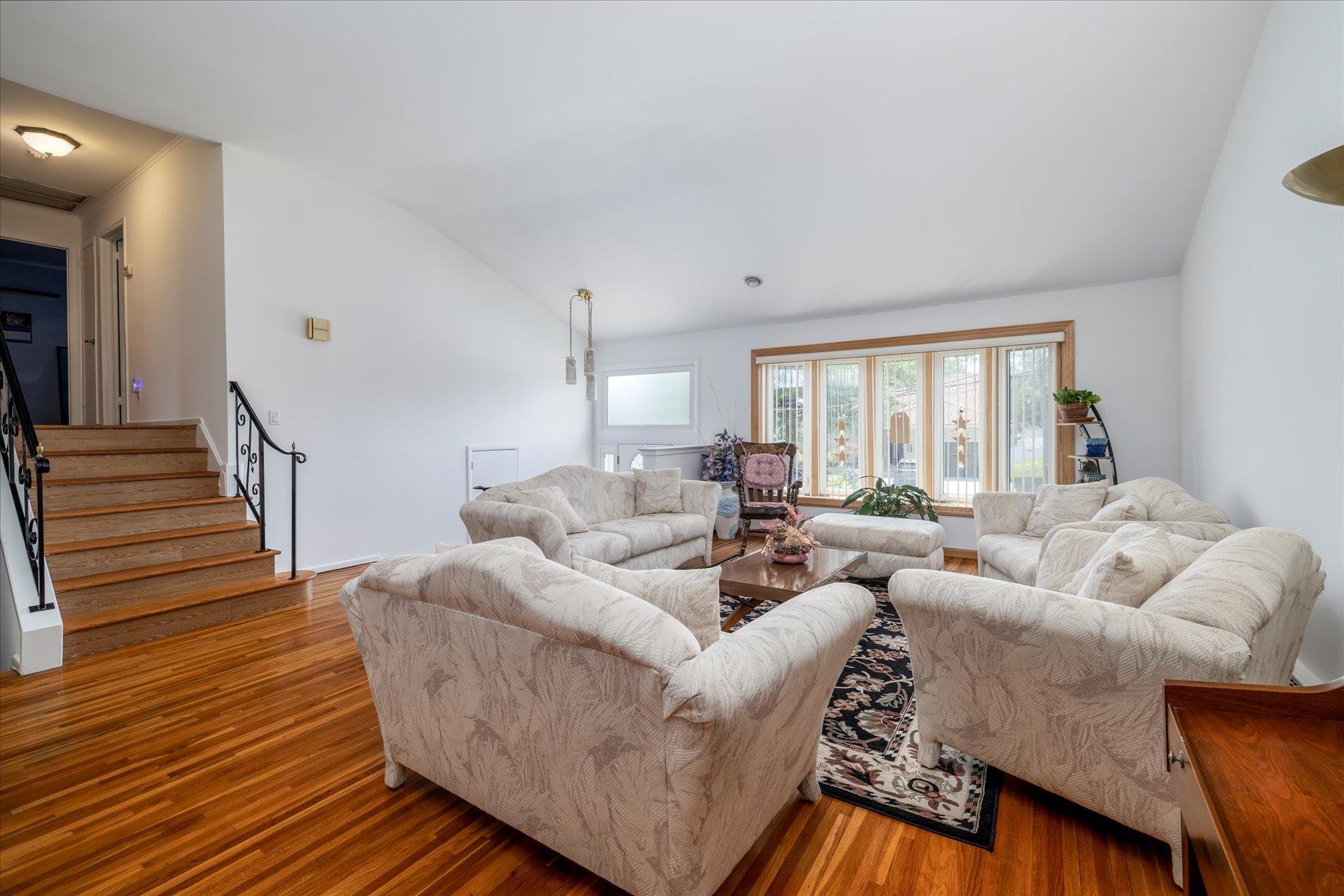 #9 photo, 689 Allwyn Street, Baldwin , NY 11510