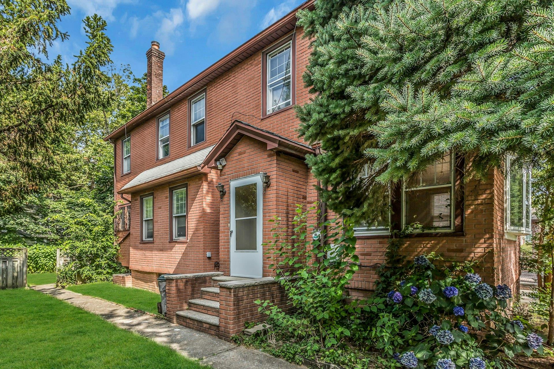 #1 photo, 29-30 162nd Street, 法拉盛 Flushing , NY 11358