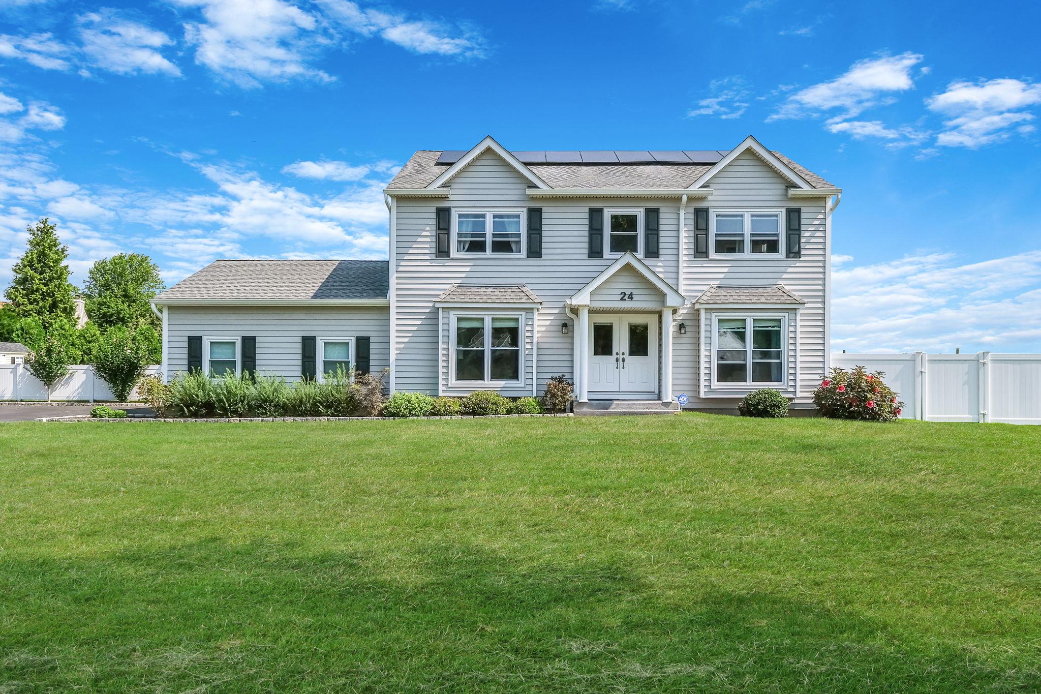 #1 photo, 24 Pleasant Court, 롱 아일랜드 Baiting Hollow , NY 11933