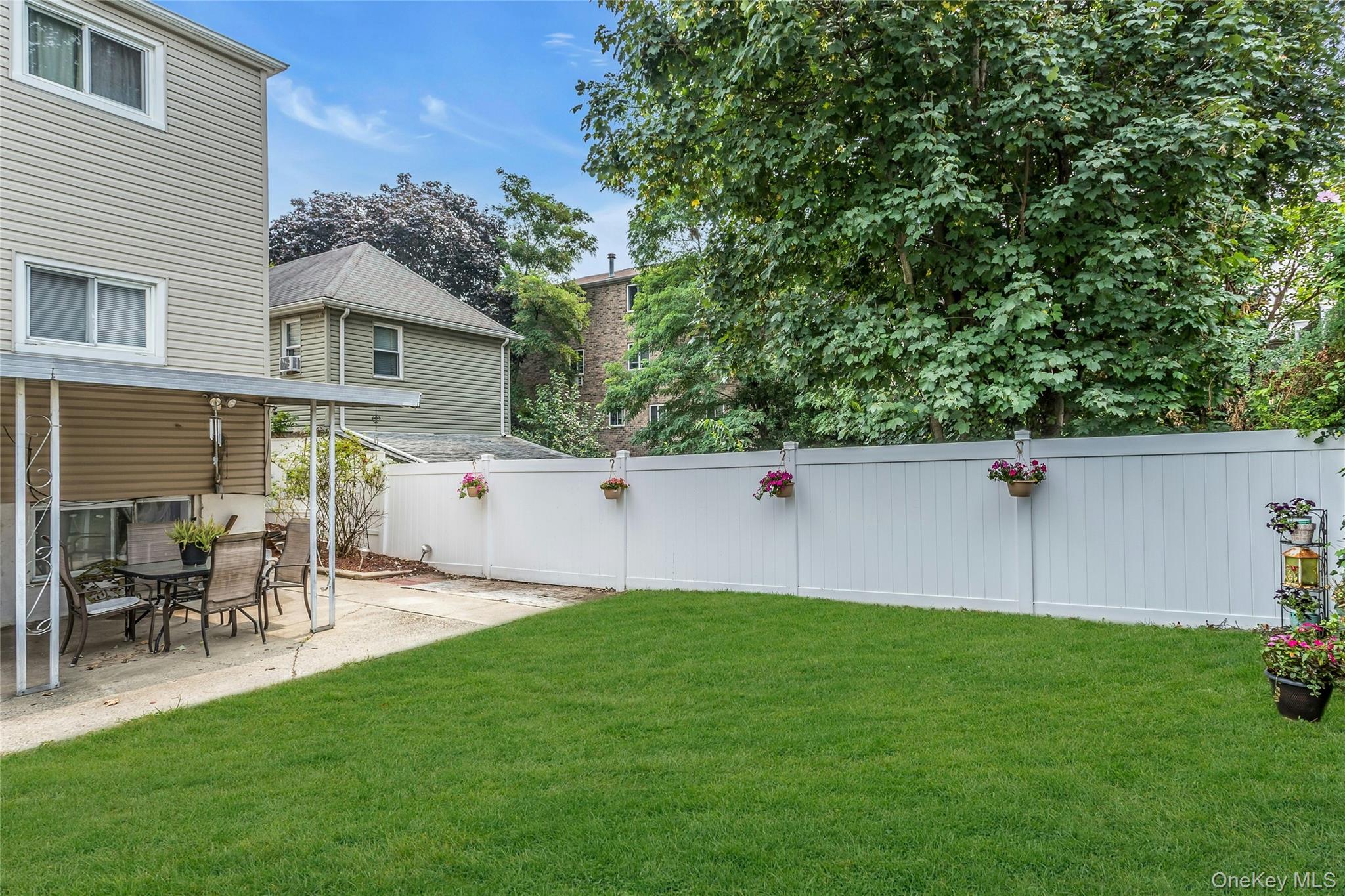 #5 photo, 631 Hollywood Avenue, Bronx , NY 10465