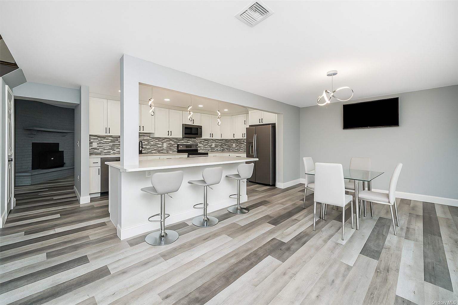 #1 photo, 12 Knoll Road, サフォーク郡 Rocky Point , NY 11778