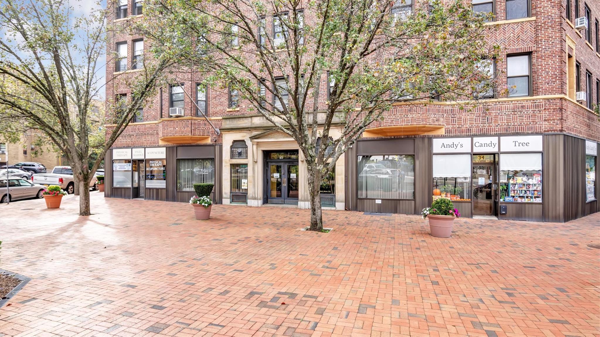 #17 photo, 8 Barstow Road, Great Neck , NY 11021