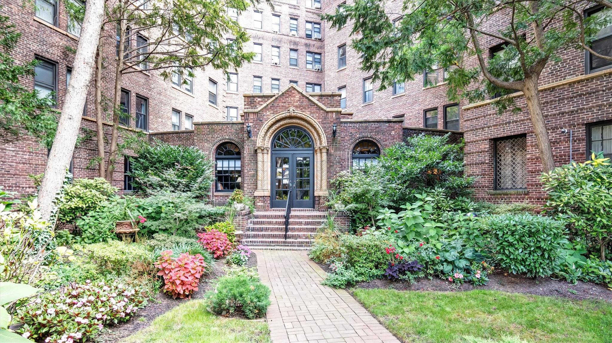 #20 photo, 8 Barstow Road, Great Neck , NY 11021