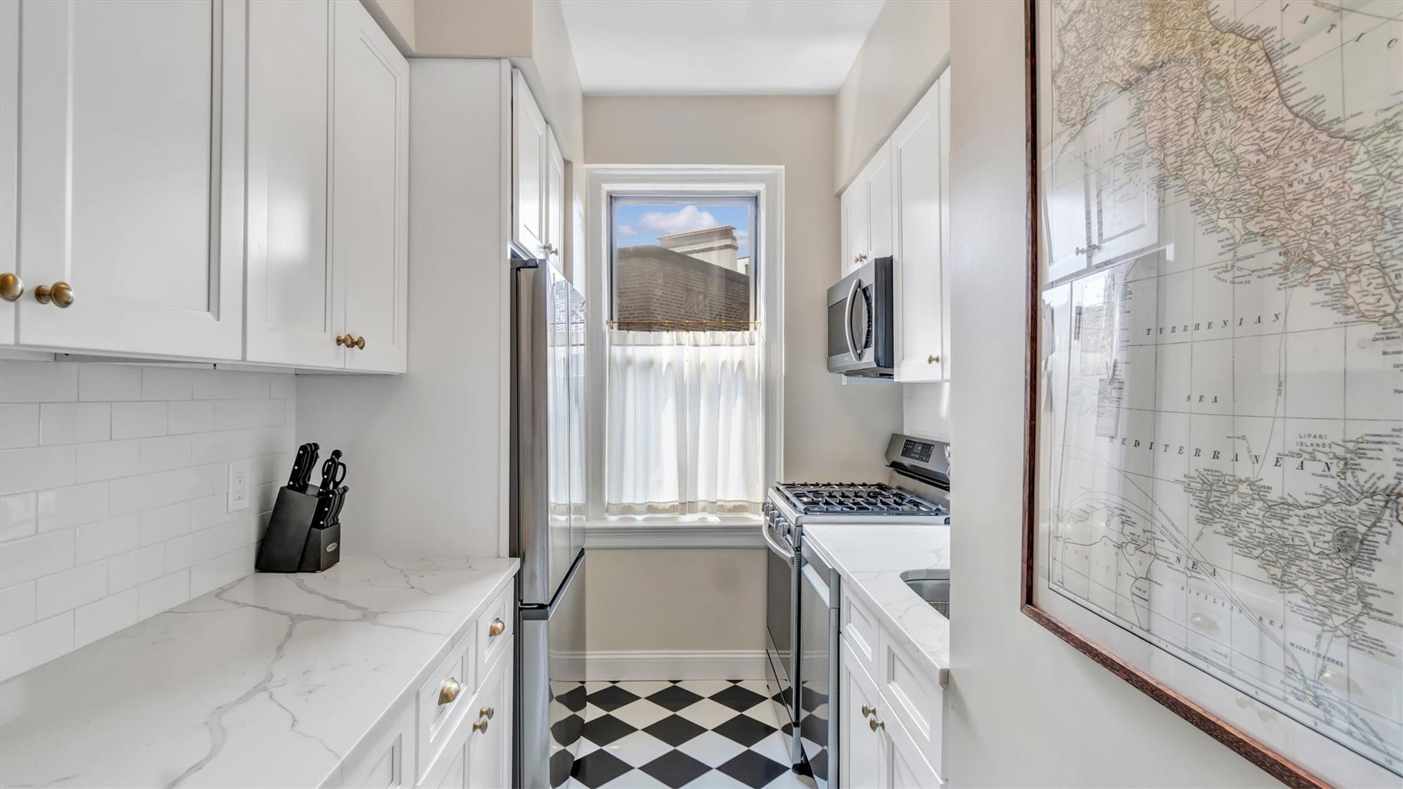 #6 photo, 8 Barstow Road, Great Neck , NY 11021