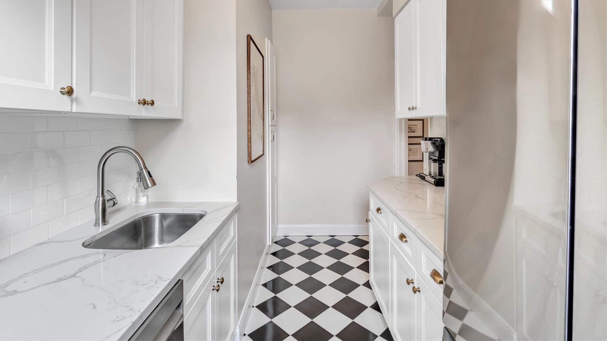 #7 photo, 8 Barstow Road, Great Neck , NY 11021