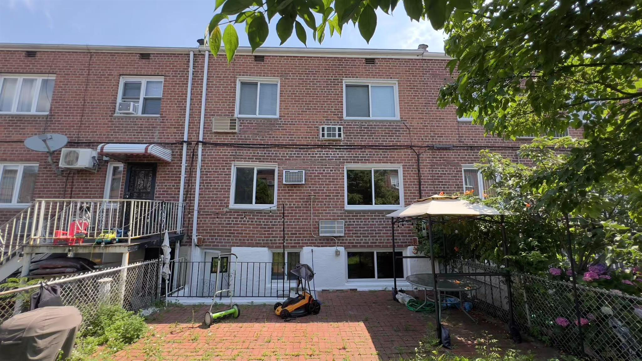 #4 photo, 61-56 70th Street, Middle Village , NY 11379