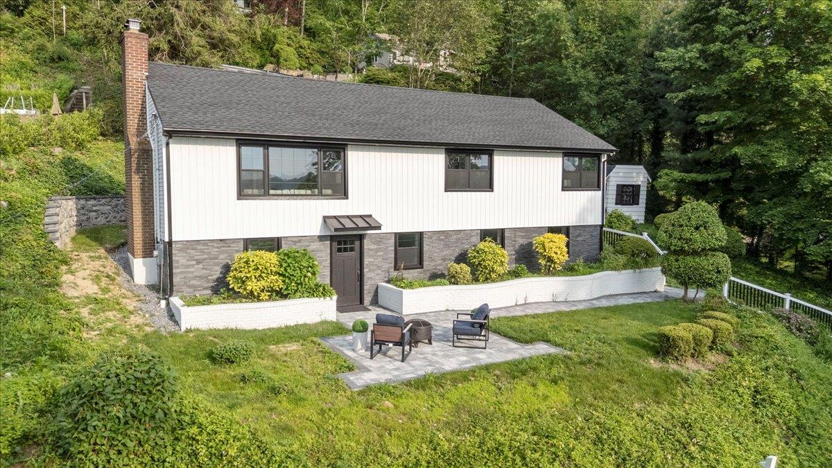 #1 photo, 8 Fairway Place, Cold Spring Harbor , NY 11724