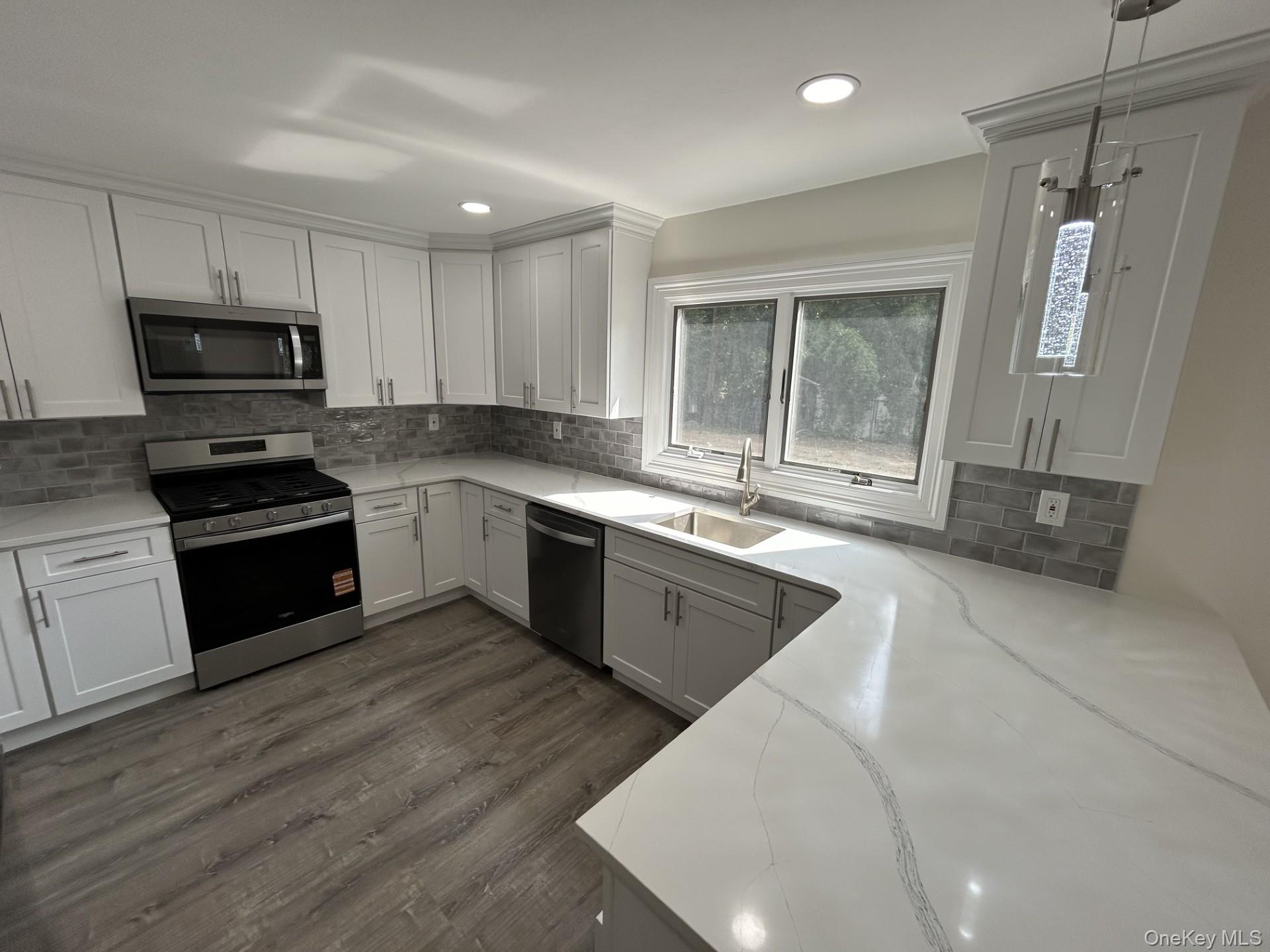 #2 photo, 5 Poplar Court, Miller Place , NY 11764