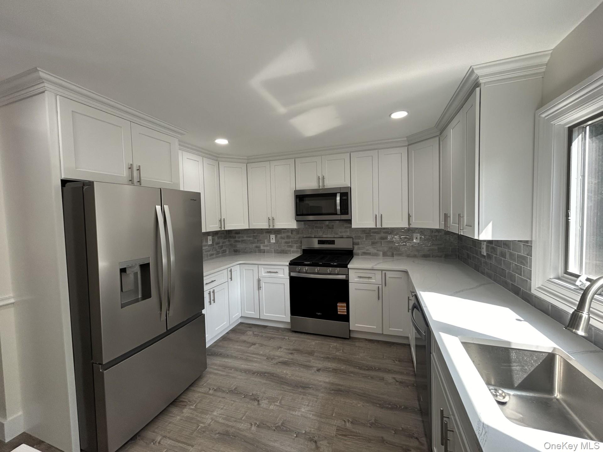 #3 photo, 5 Poplar Court, Miller Place , NY 11764