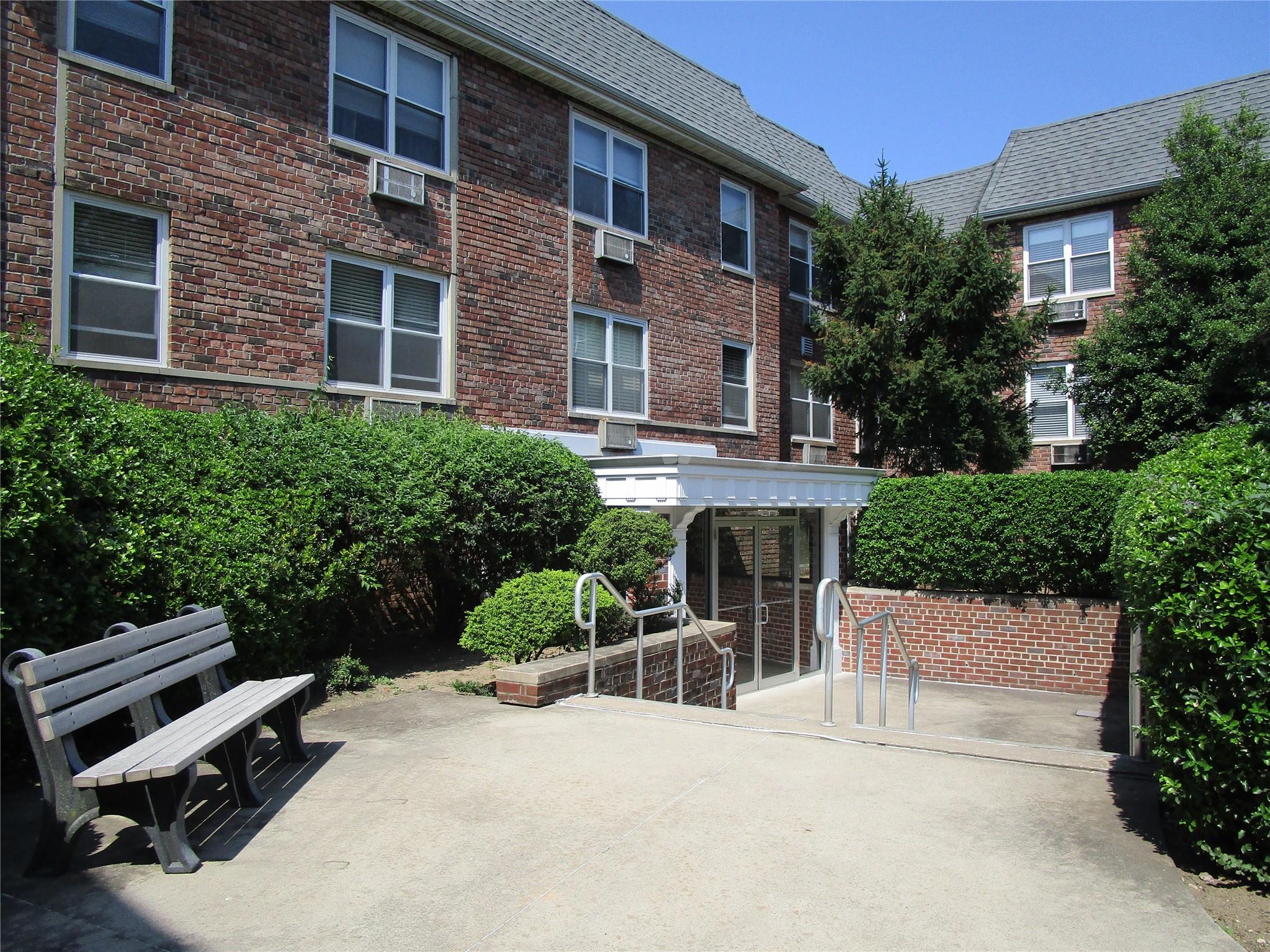 #2 photo, 20 Daley Place, ナッソー郡 Lynbrook , NY 11563