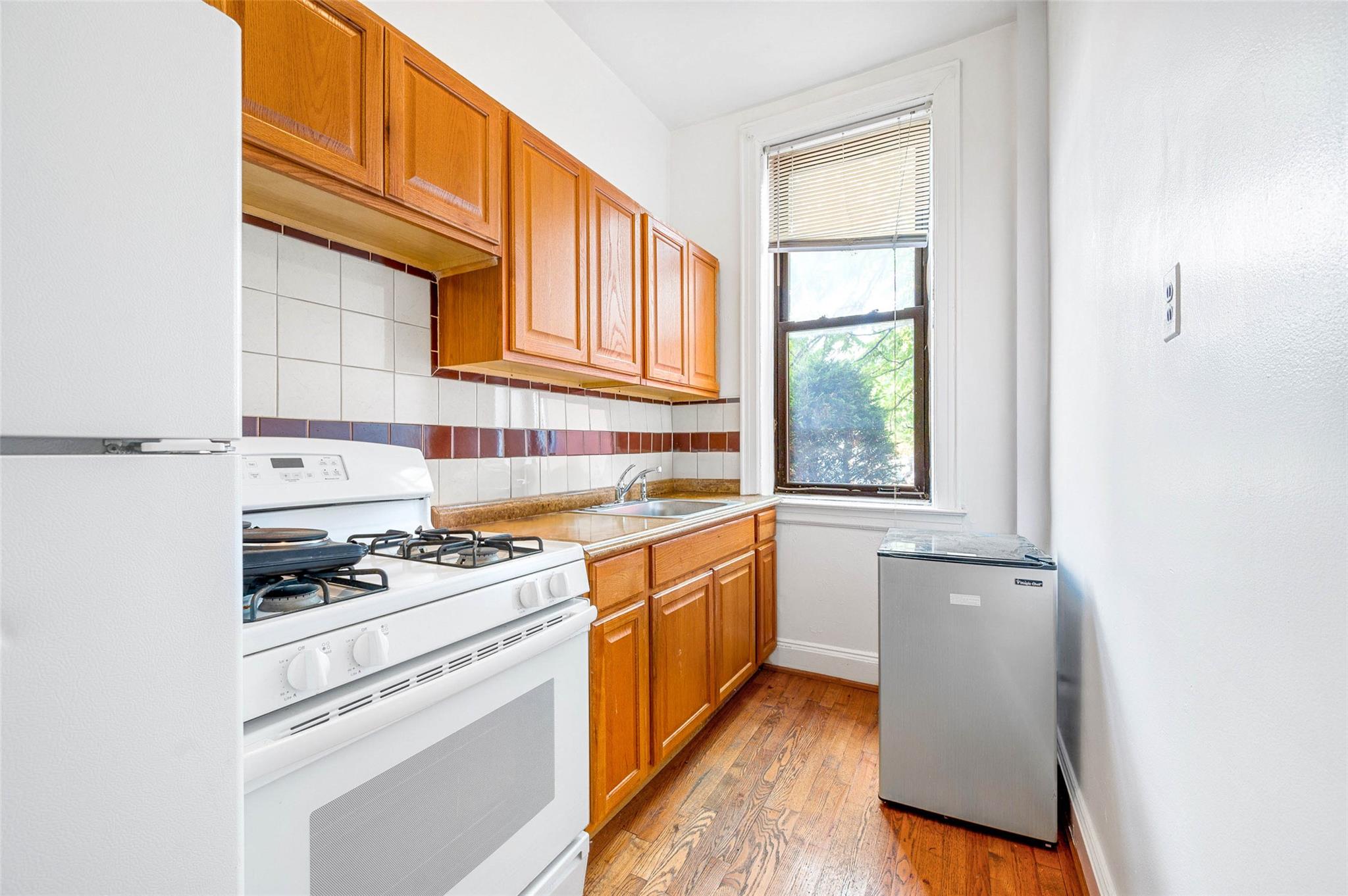 #7 photo, 137-06 Bedell Street, Springfield Gardens , NY 11413