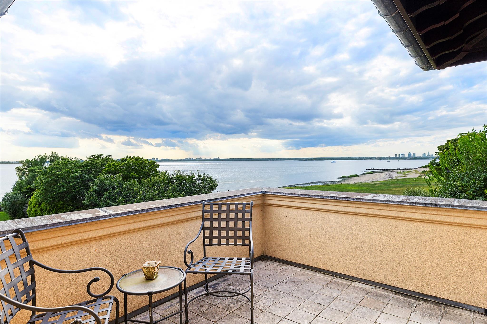 #19 photo, 5 Half Moon Lane, Sands Point , NY 11050