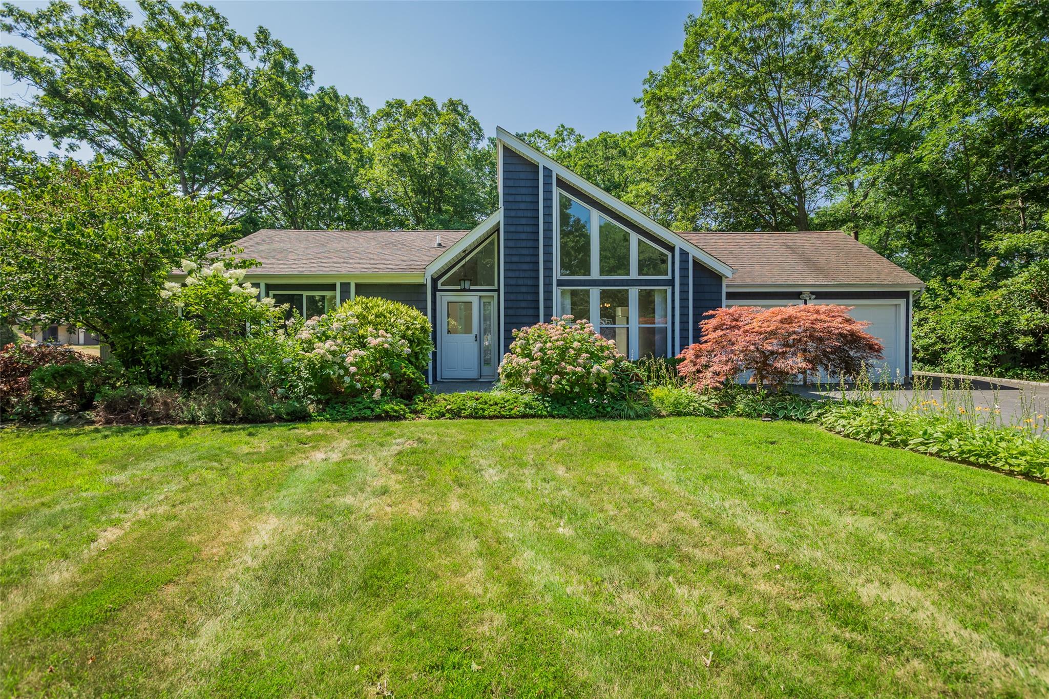 #1 photo, 2 Guardian Court, Mount Sinai , NY 11766