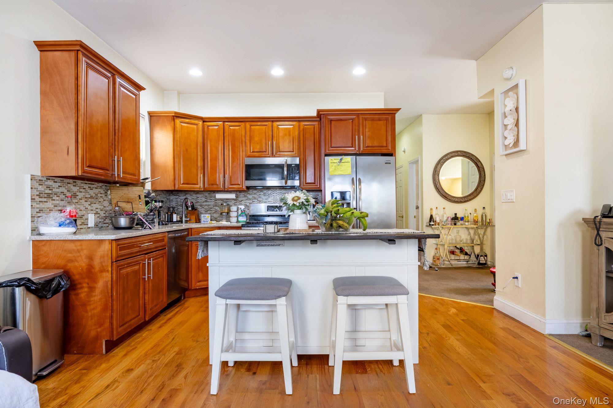 #11 photo, 1050 E 232nd Street, 布朗士 Bronx , NY 10466