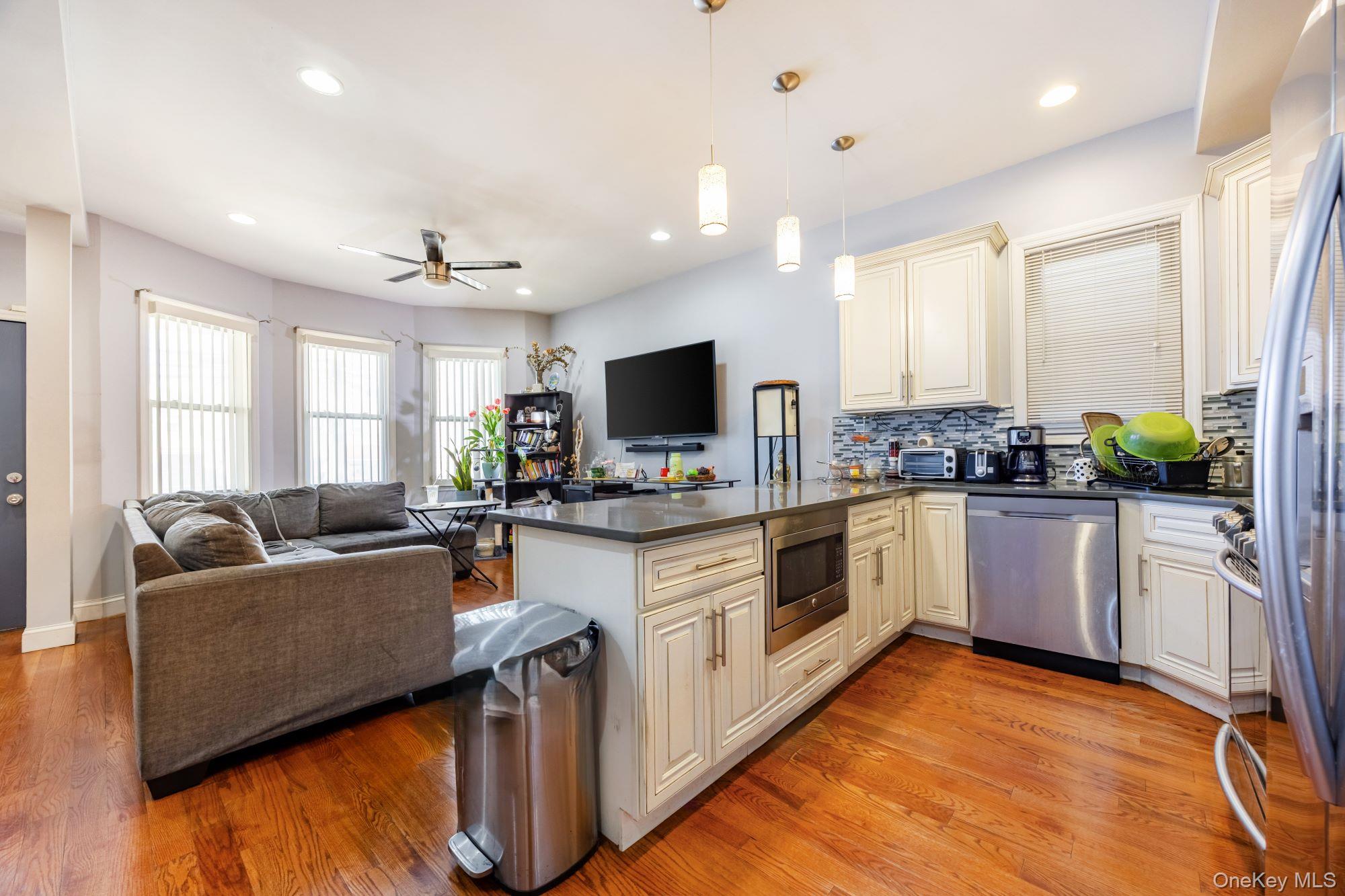 #7 photo, 1050 E 232nd Street, 布朗士 Bronx , NY 10466