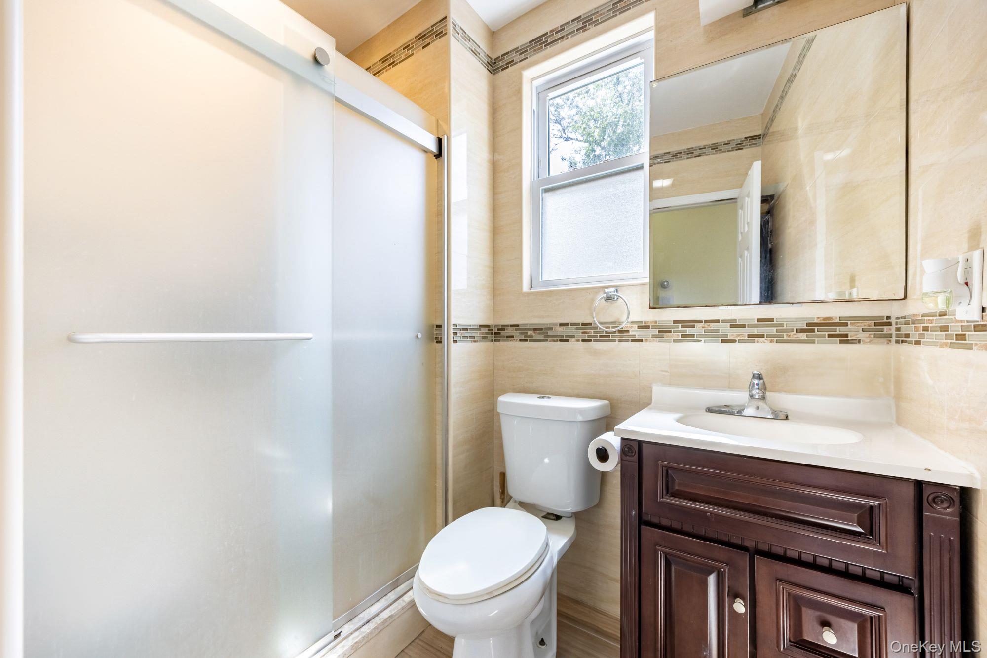 #9 photo, 1050 E 232nd Street, 布朗士 Bronx , NY 10466