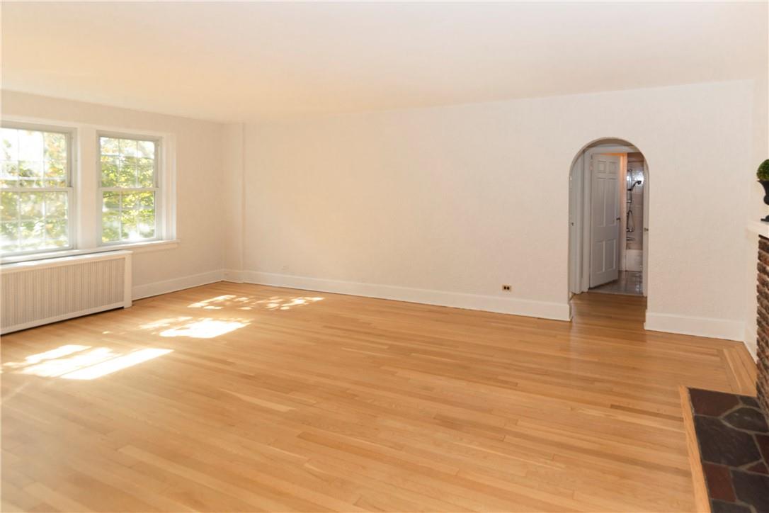 #9 photo, 270 Bronxville Road, Bronxville , NY 10708