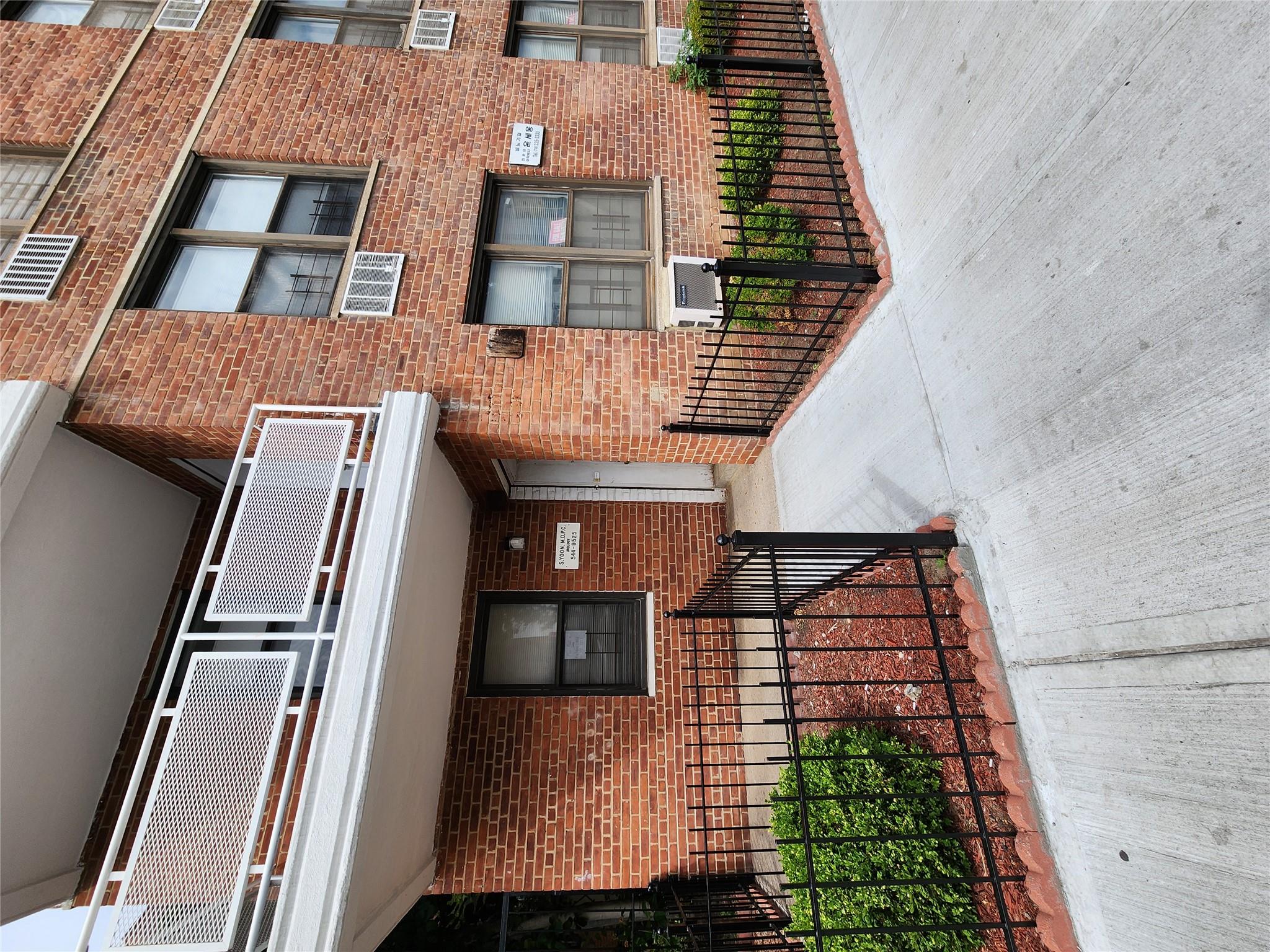 #4 photo, 100-25 Queens Boulevard, クイーンズ区 Forest Hills , NY 11375