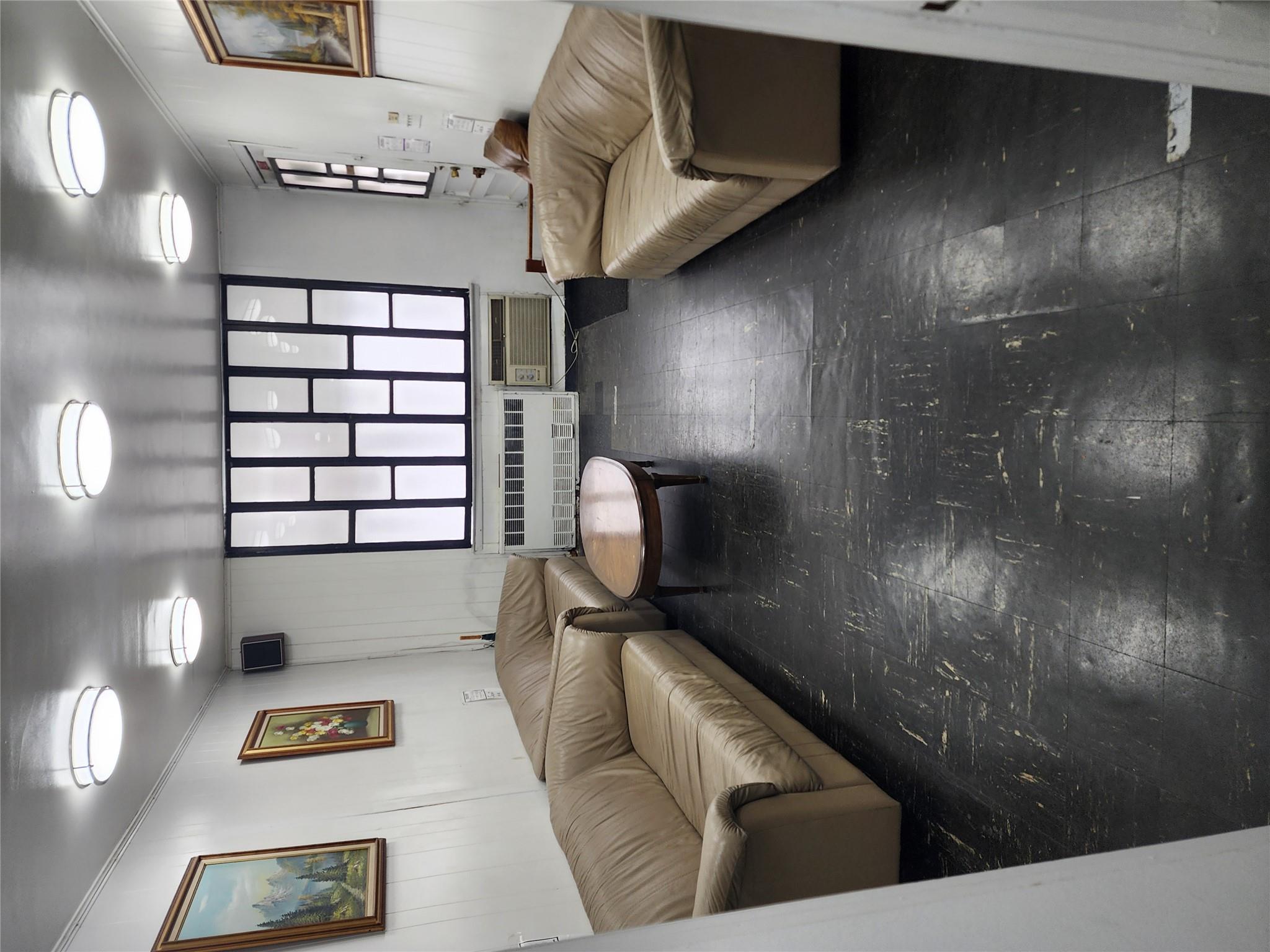 #6 photo, 100-25 Queens Boulevard, クイーンズ区 Forest Hills , NY 11375