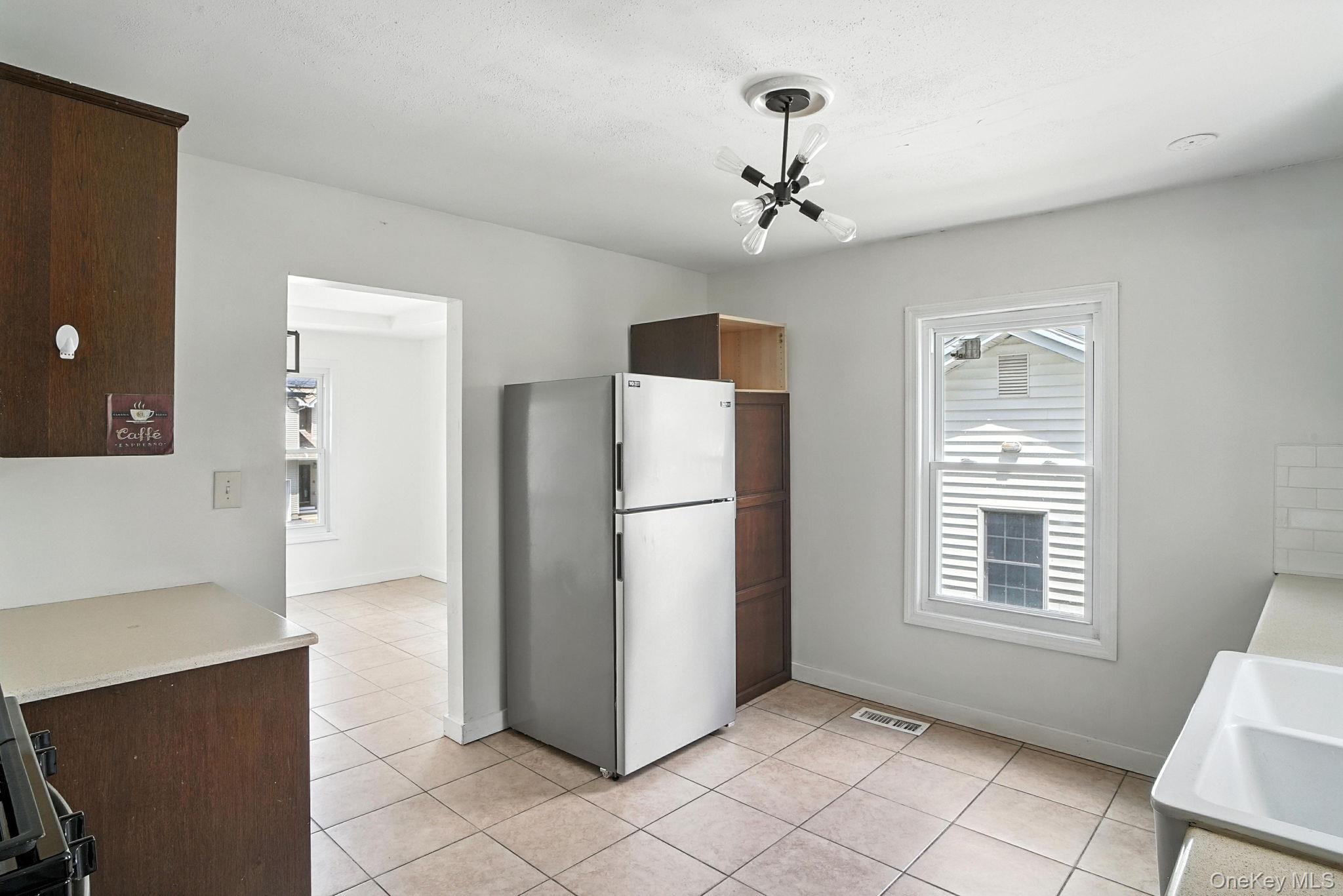 #13 photo, 71 Commonwealth Avenue, Middletown , NY 10940