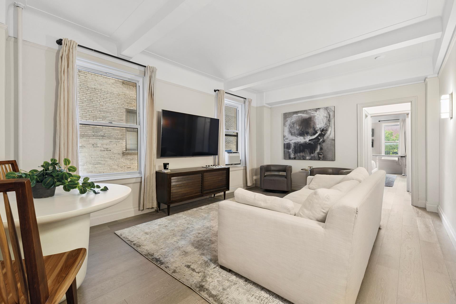 #1 photo, 172 E 4TH Street, East Village , NY 10009