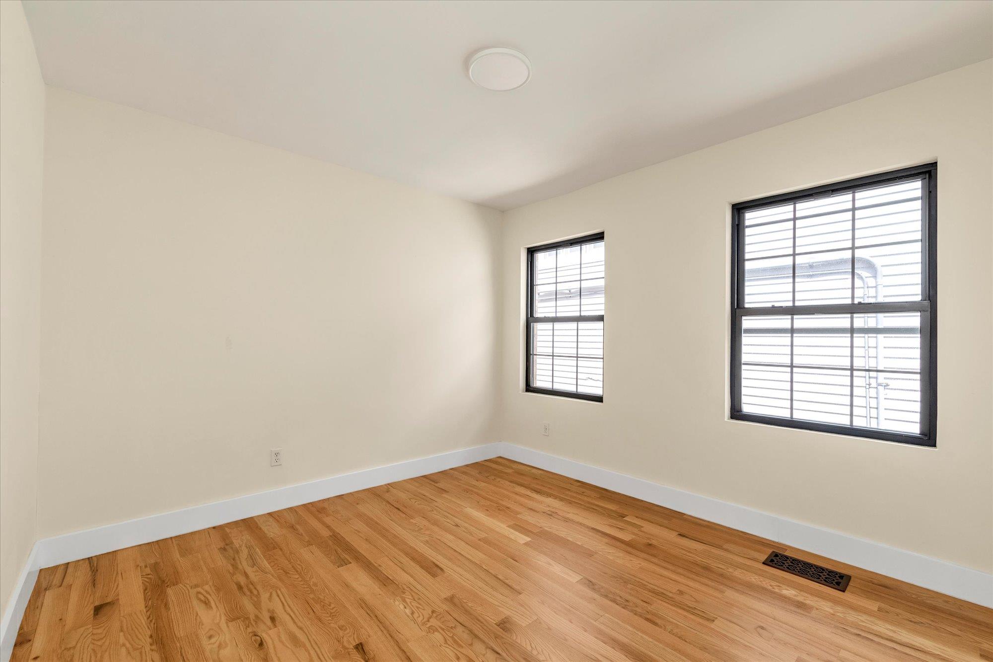 #11 photo, 170 Beach 4th Street, クイーンズ区 Far Rockaway , NY 11691