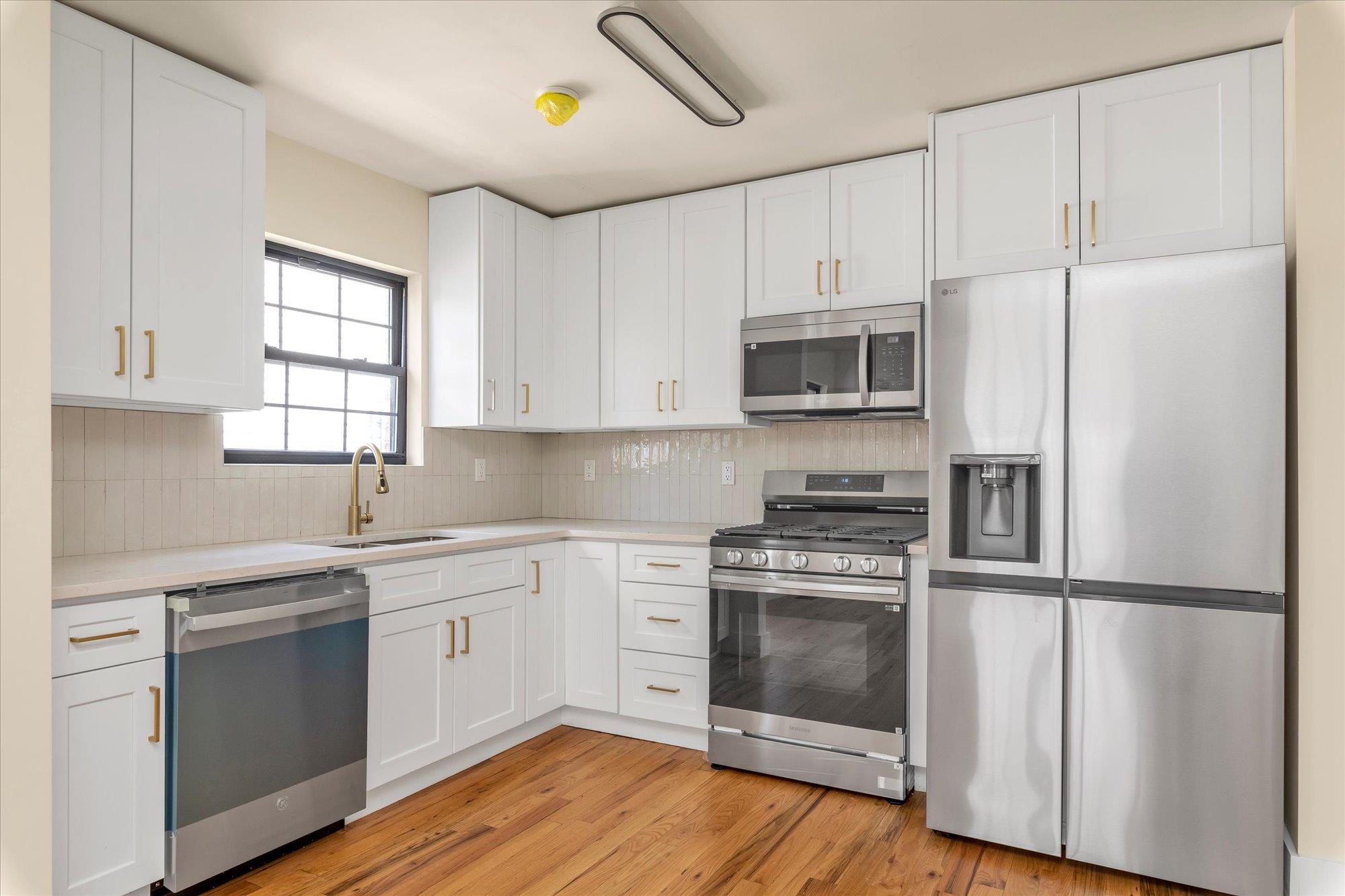 #6 photo, 170 Beach 4th Street, クイーンズ区 Far Rockaway , NY 11691