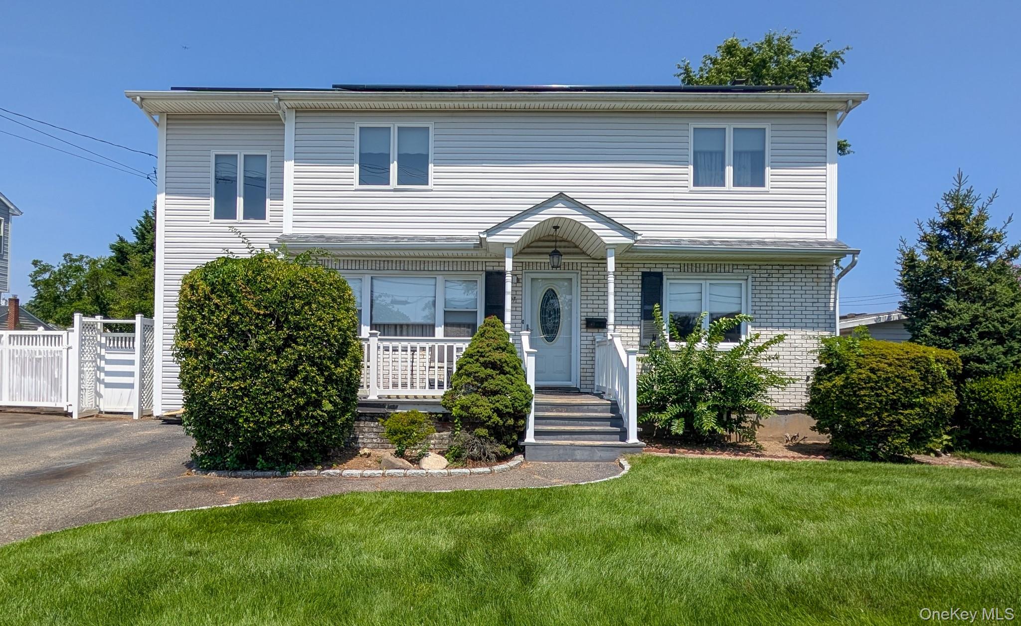 #1 photo, 37 Seward Street, West Babylon , NY 11704