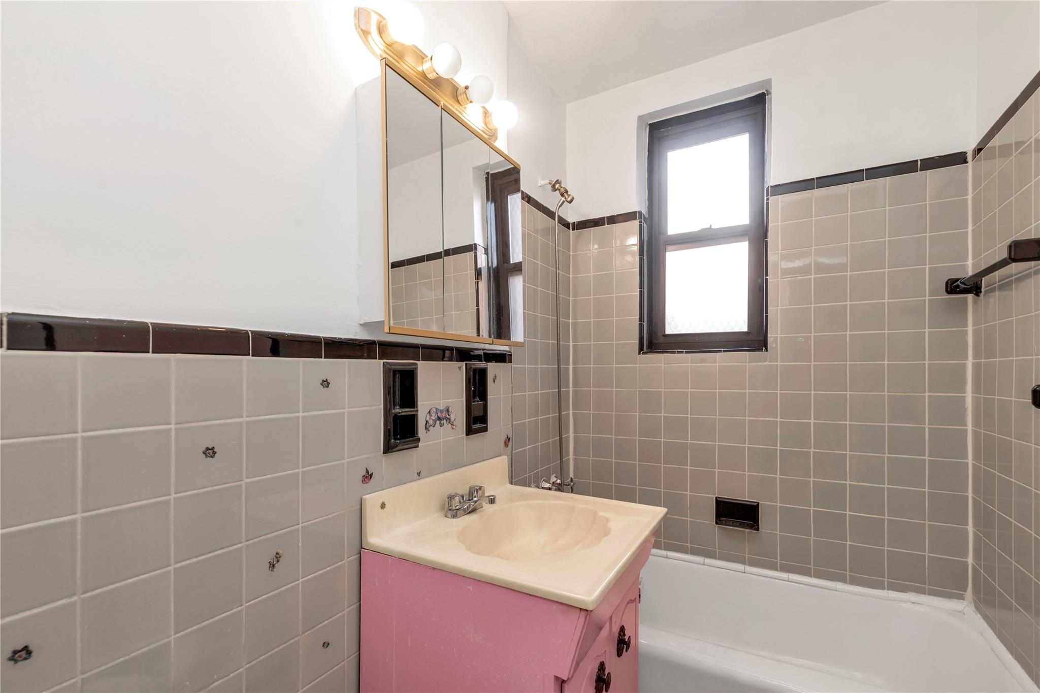 #13 photo, 141-05 Pershing Crescent, 皇后區 Briarwood , NY 11432