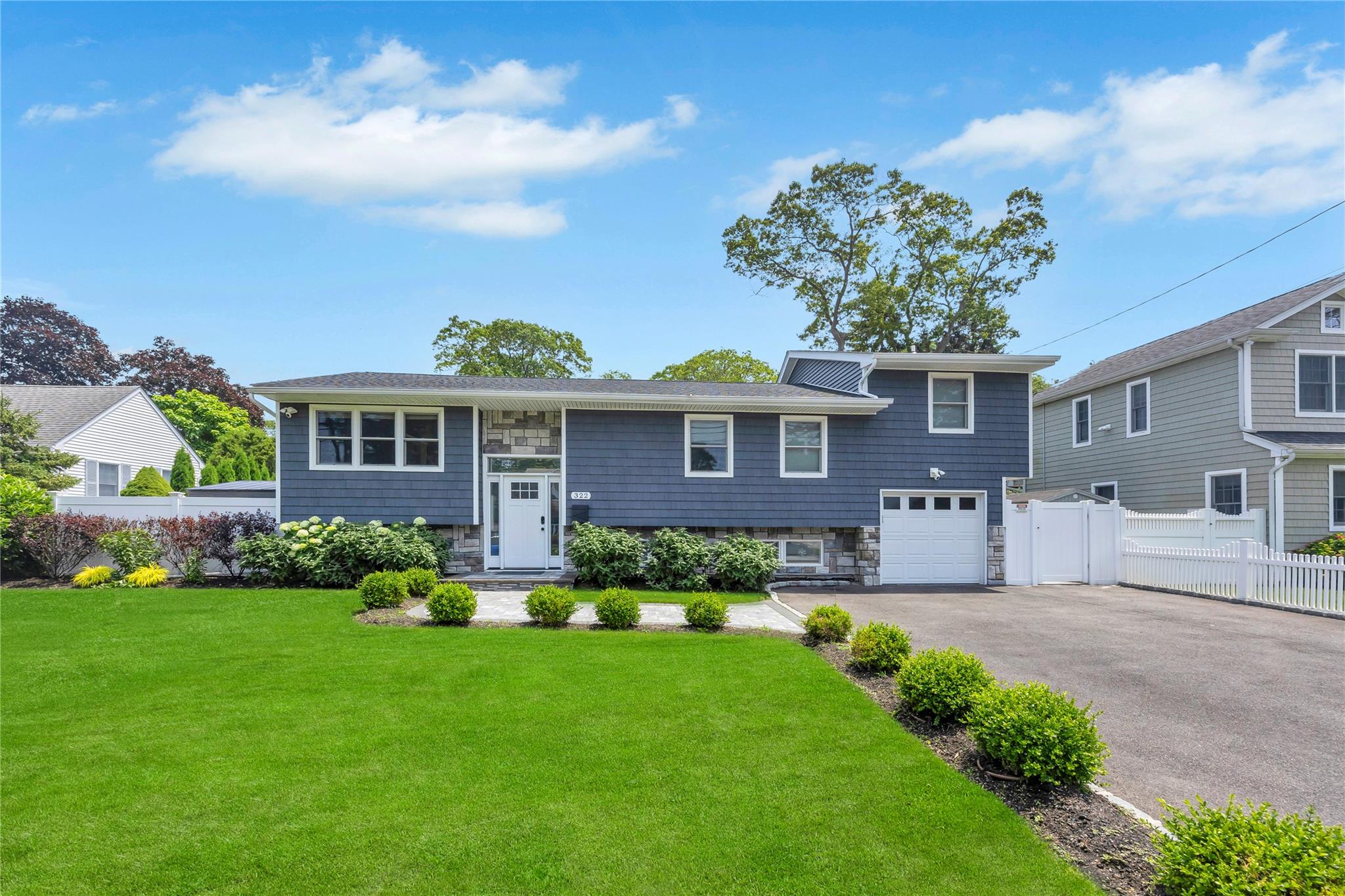 #1 photo, 322 Oak Neck Road, West Islip , NY 11795