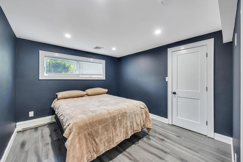 #16 photo, 322 Oak Neck Road, West Islip , NY 11795