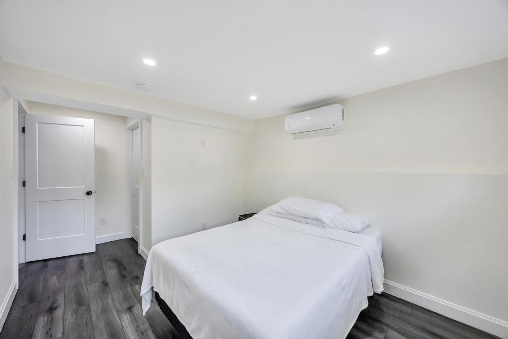 #17 photo, 322 Oak Neck Road, West Islip , NY 11795