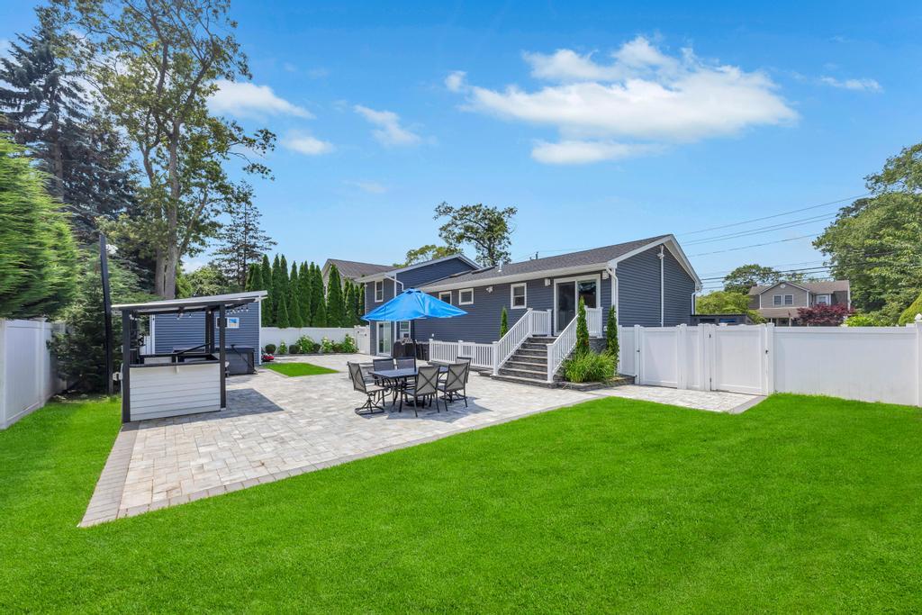 #2 photo, 322 Oak Neck Road, West Islip , NY 11795