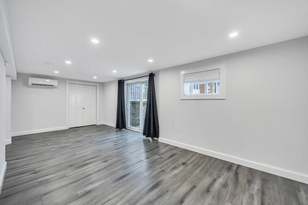 #20 photo, 322 Oak Neck Road, West Islip , NY 11795