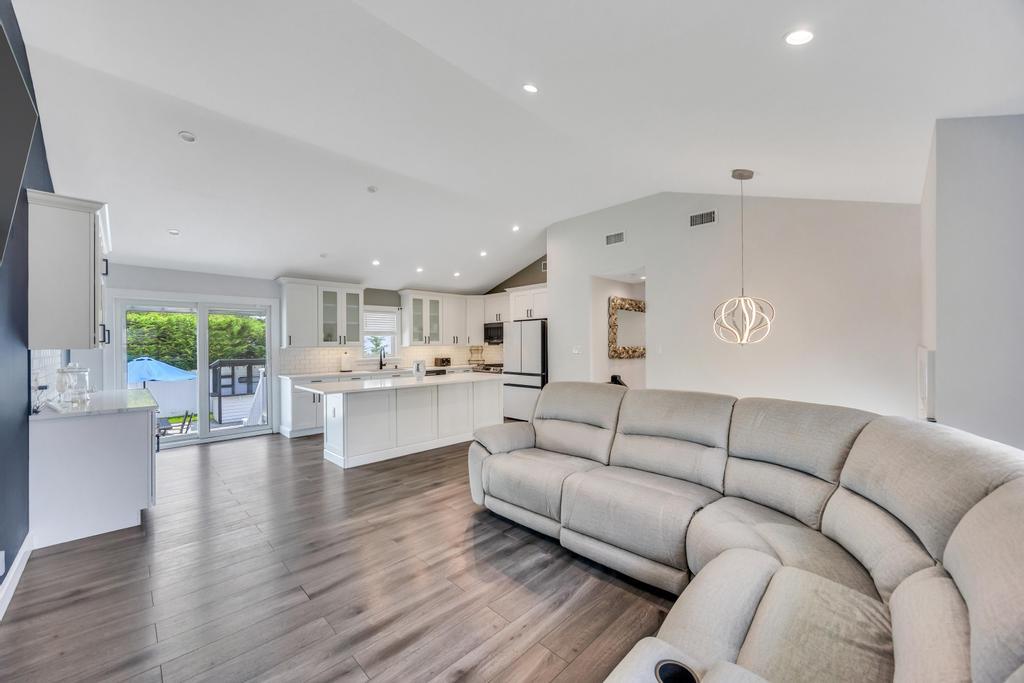 #5 photo, 322 Oak Neck Road, West Islip , NY 11795