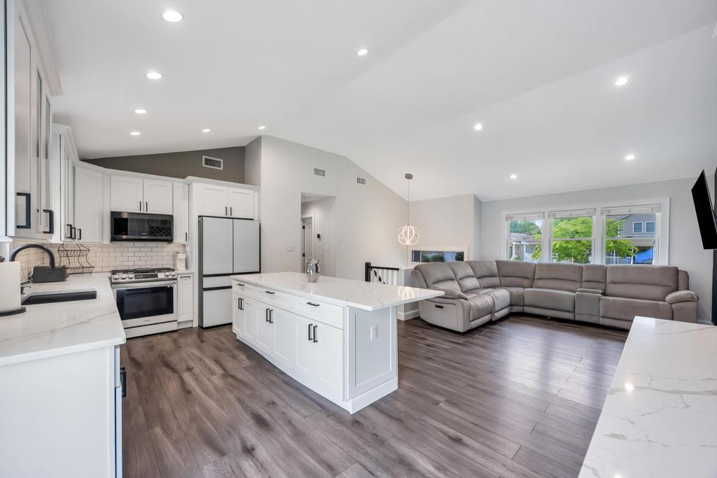 #6 photo, 322 Oak Neck Road, West Islip , NY 11795