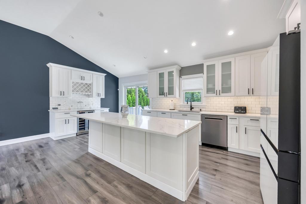 #7 photo, 322 Oak Neck Road, West Islip , NY 11795