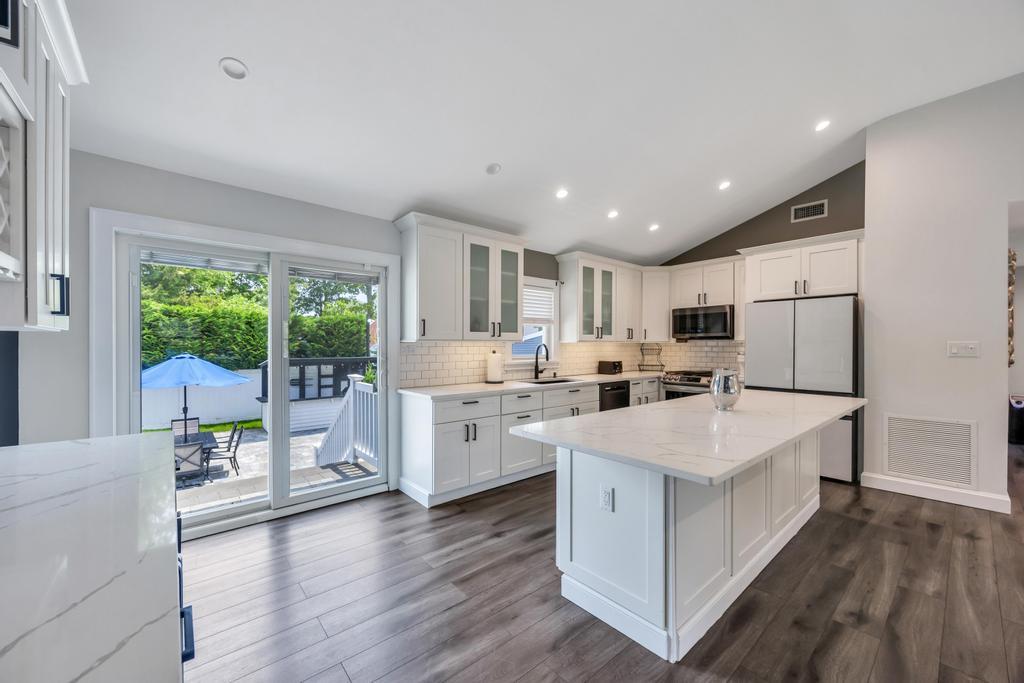 #9 photo, 322 Oak Neck Road, West Islip , NY 11795