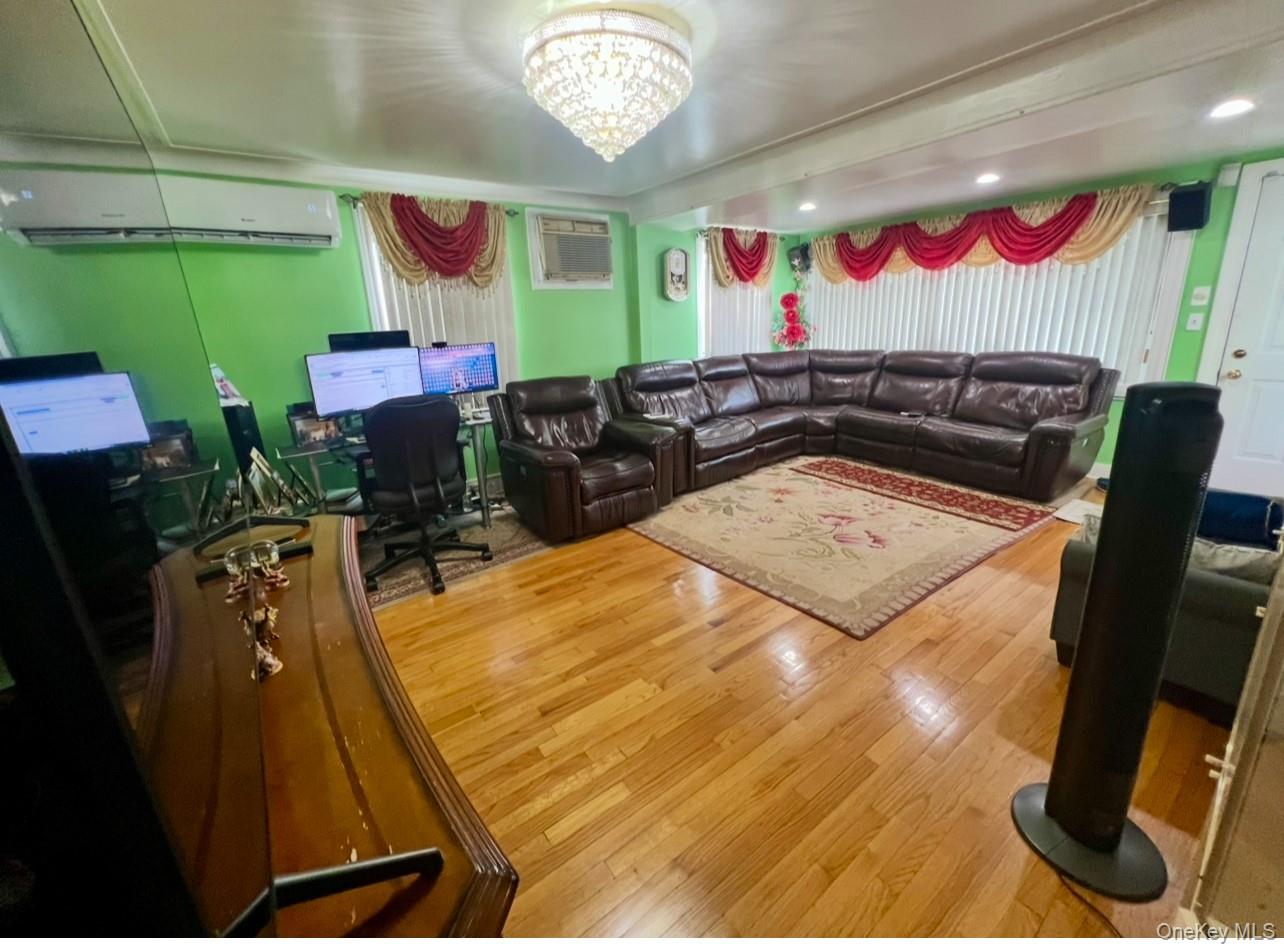 #11 photo, 9353 207th Street, クイーンズ区 Queens Village , NY 11428