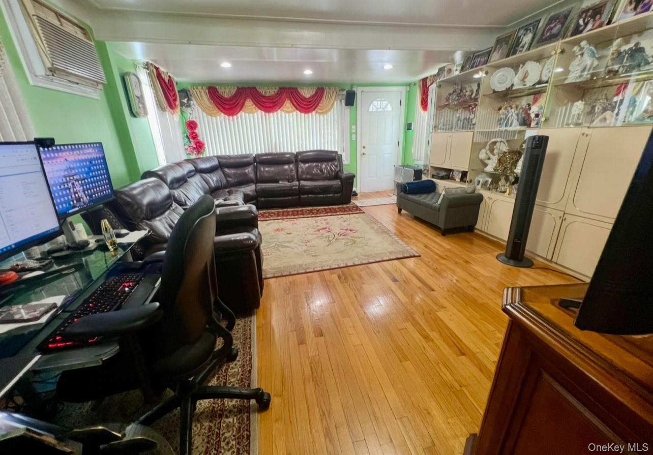 #12 photo, 9353 207th Street, クイーンズ区 Queens Village , NY 11428