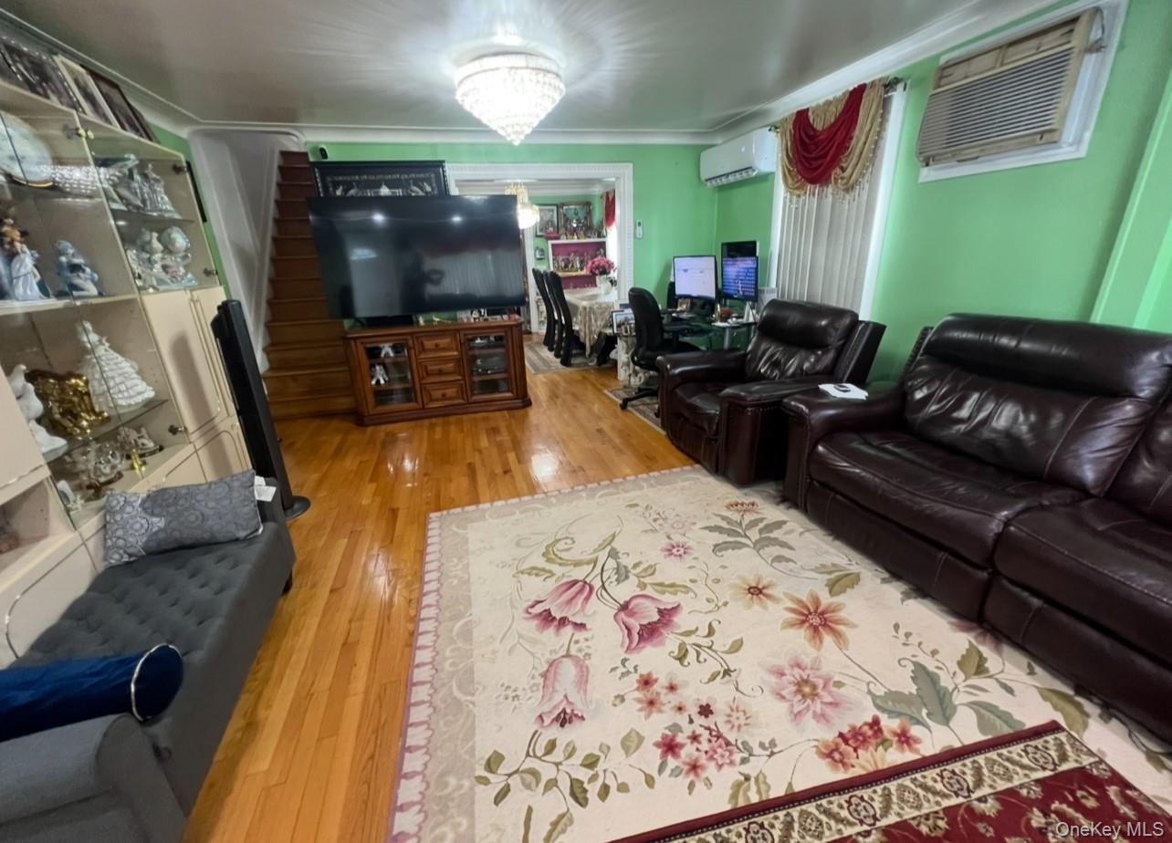 #13 photo, 9353 207th Street, クイーンズ区 Queens Village , NY 11428